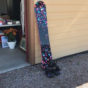 BRAND NEW SNOWBOARD WITH BINDINGS!
